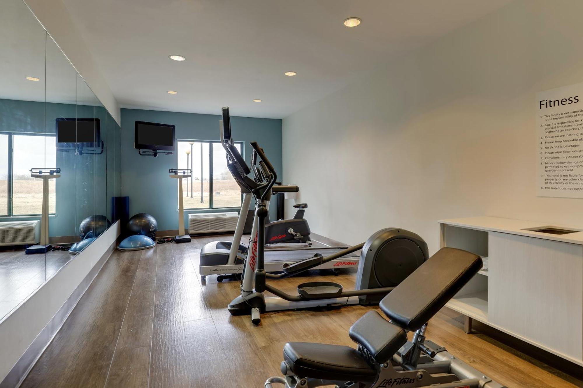 Holiday Inn Express Hotel & Suites Bryan-Montpelier By Ihg Holiday City Buitenkant foto